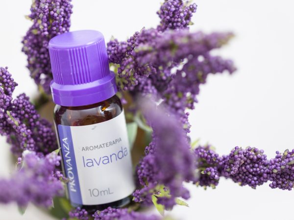 Quais os benefícios dos óleos essenciais florais na aromaterapia?